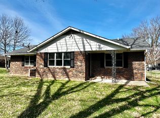 105 Court St, New Franklin, MO 65274