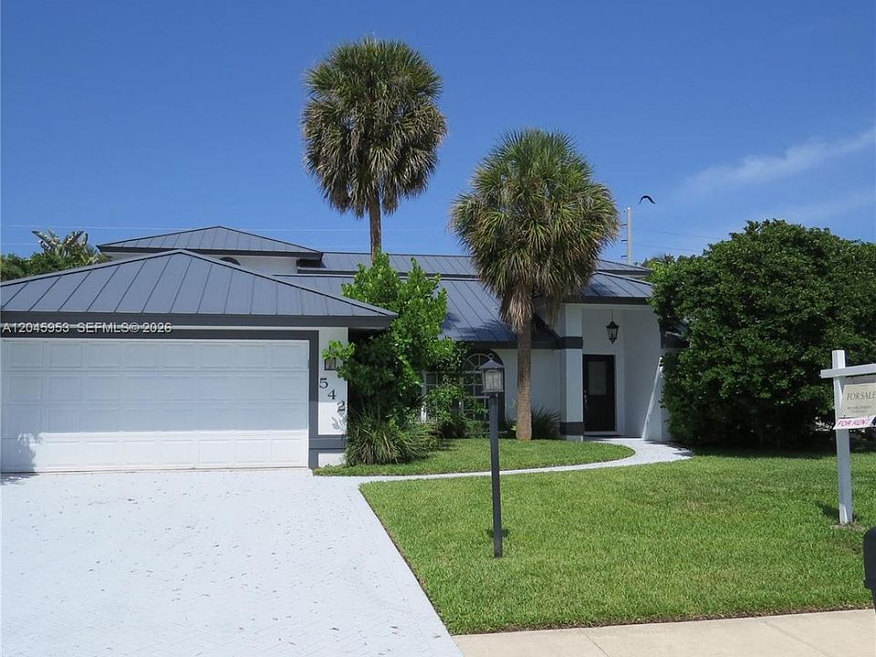 1st image of 542 N Cypress Dr #542