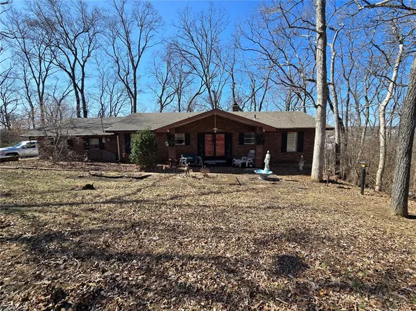 4 Park Lawn Dr, Fenton, MO 63026