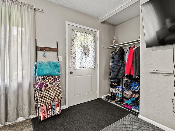2nd image of 299 Pinetree Ln