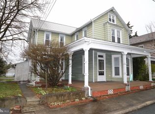 28 S 10th St, Akron, PA 17501