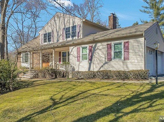 2nd image of 860 Teller Ln