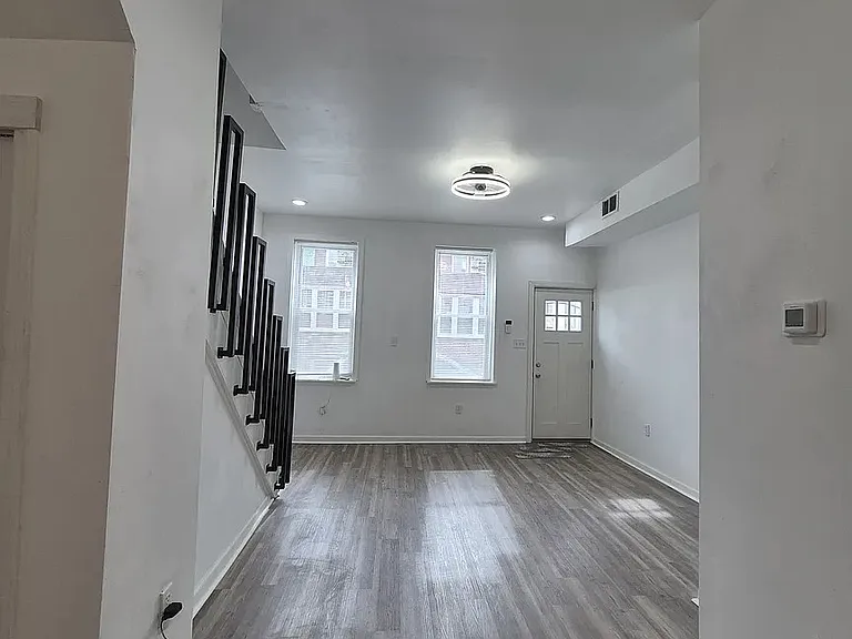 4031 Cambridge St — Photo 2