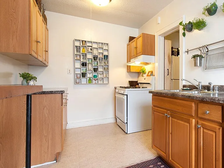 2408 Plymouth Ave N #3 — Photo 6