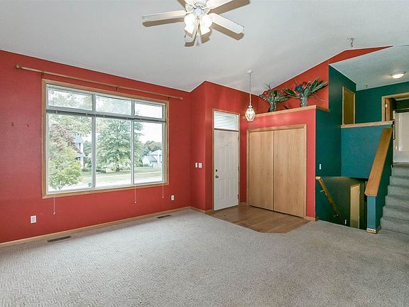 3rd image of 840 Fairview Ln