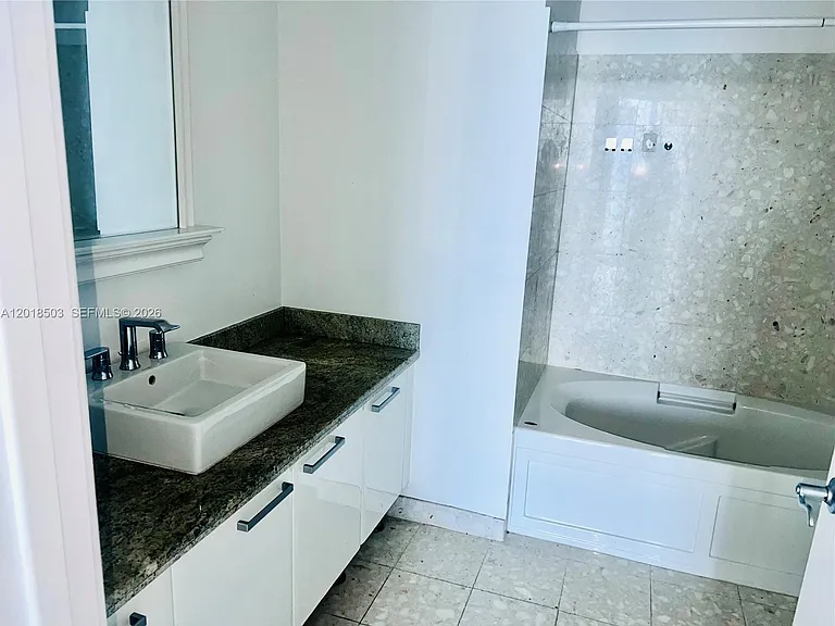185 SW 7th St #2805 — Photo 6