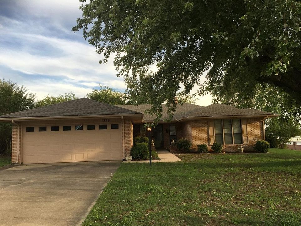 1st image of 1329 Lakehurst Dr