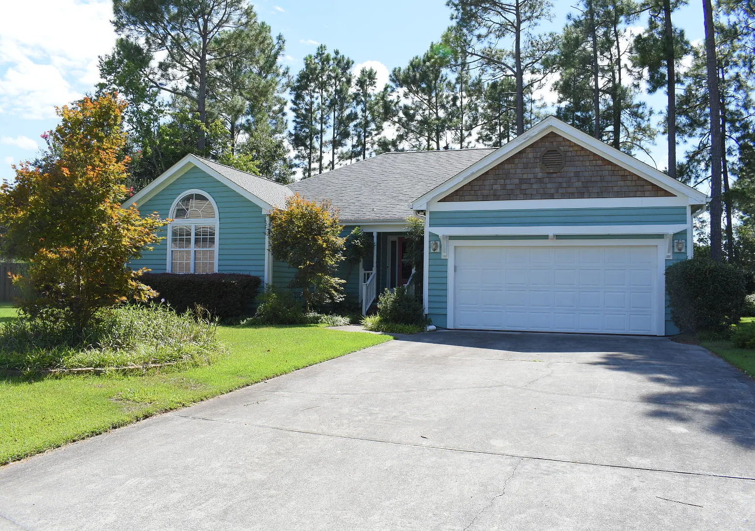3 bed, 2000 sqft, $2,395 — Photo 1