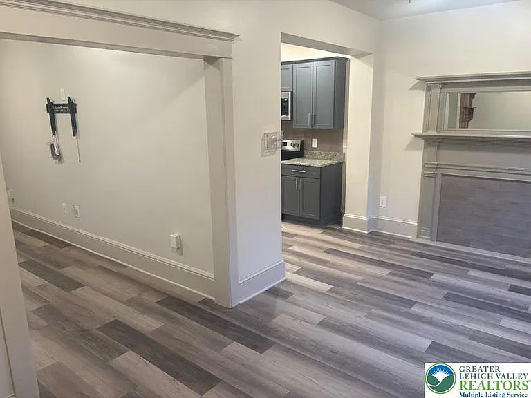 23 N 10th St — Photo 8