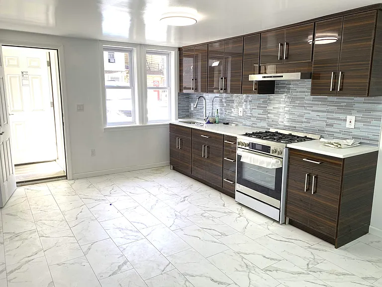 19 Wallis Ave — Photo 1