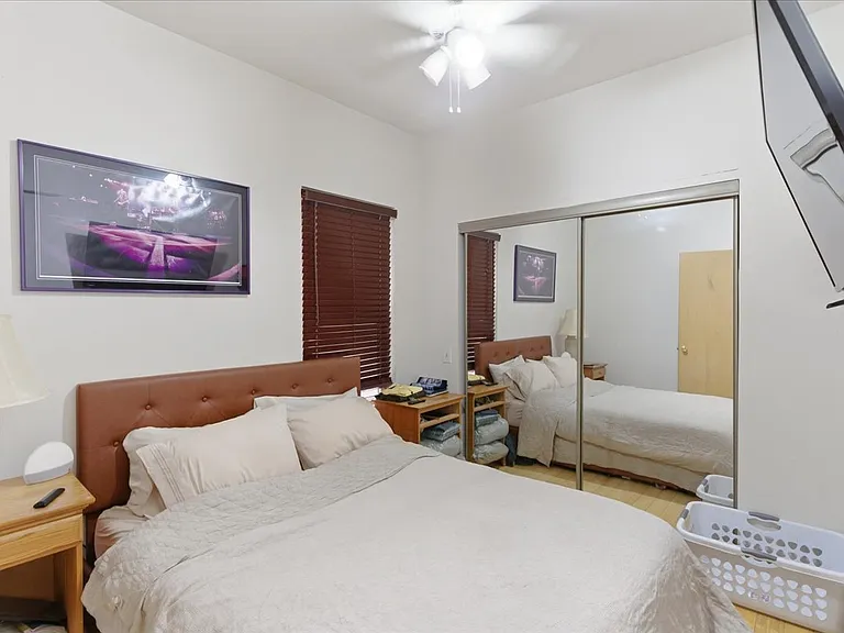 2016 W Charleston Ave #1R — Photo 3
