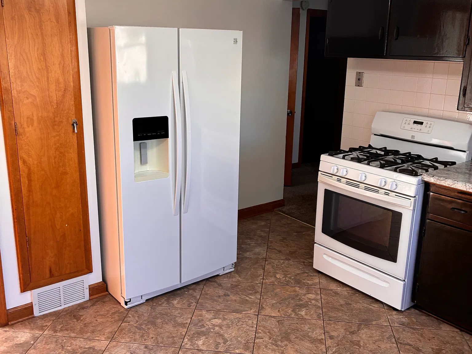 3 bed, 1.5 bath, 1200 sqft, $2,000 — Photo 3