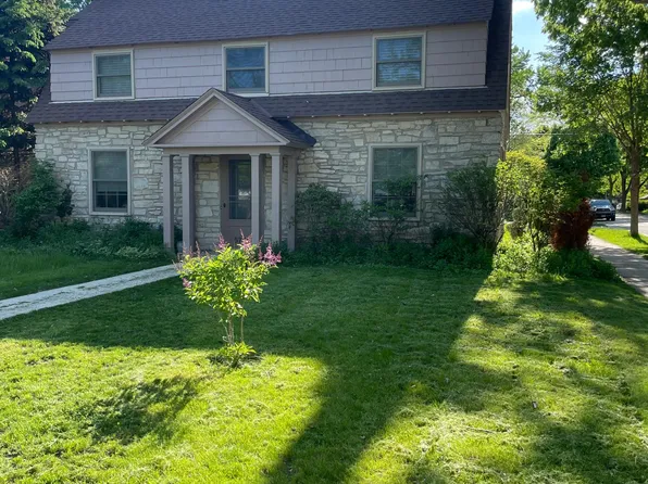 5775 N Santa Monica Blvd, Whitefish Bay, WI 53217