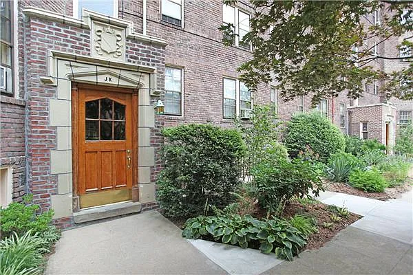 Sold by Exclusive Properties Sotheby's International Realty | media 18