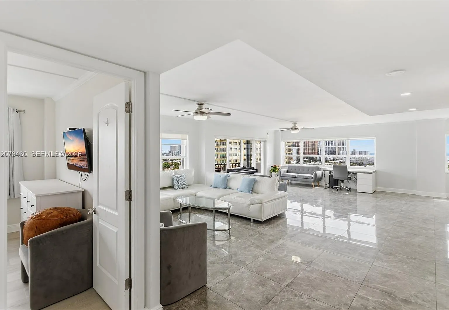 Essex Tower Condo — Photo 3