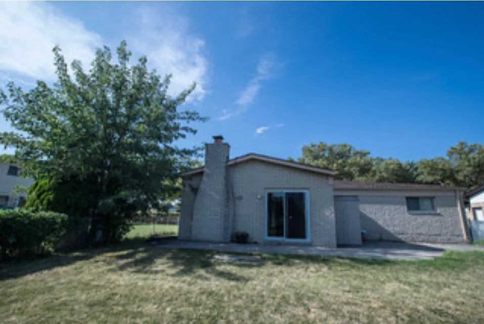 4634 Pickwick Dr photo 1
