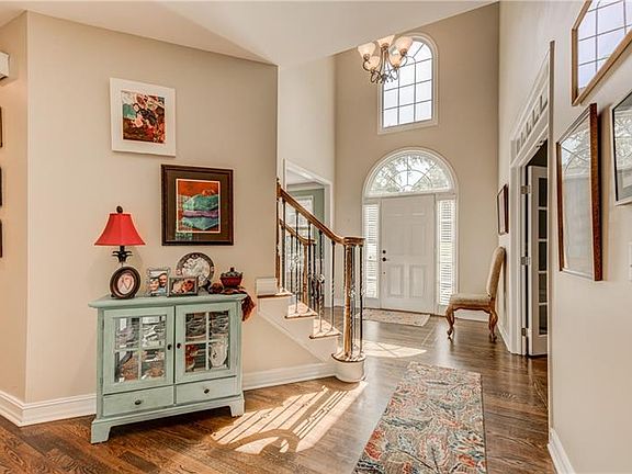 5th image of 1095 Queensgate Dr SE