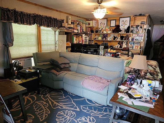 5th image of 17 Oakland Dr