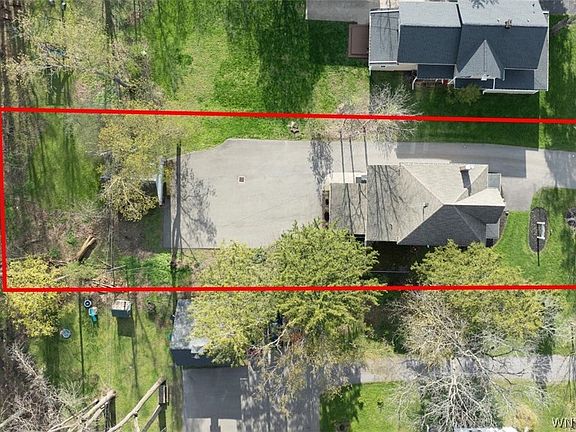 5th image of 305 Main St