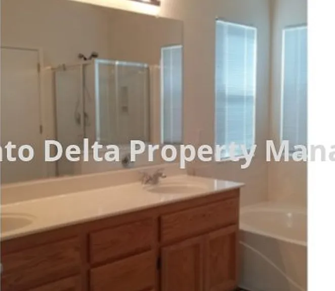 433 Coventry Ct — Photo 13