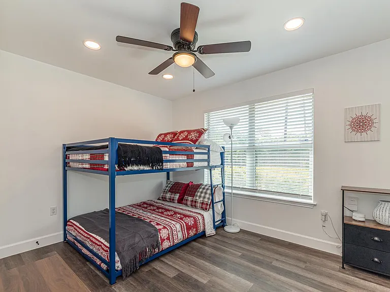 7605 Bennett Ave — Photo 5