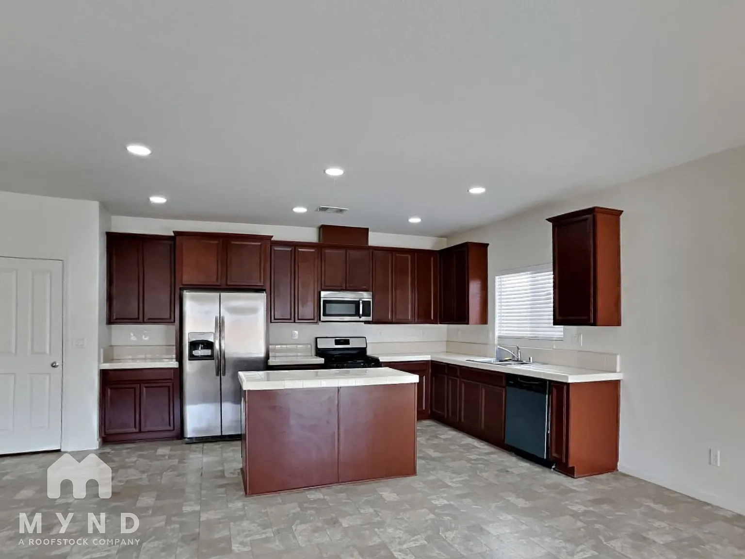 4 bed, 2.0 bath, 2330 sqft, $2,620 — Photo 3