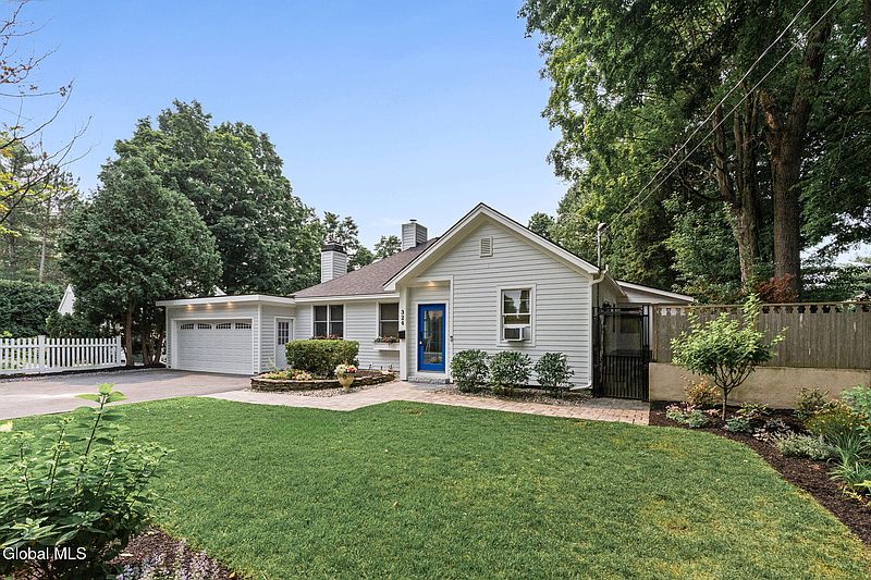 3rd image of 324 Lake Avenue