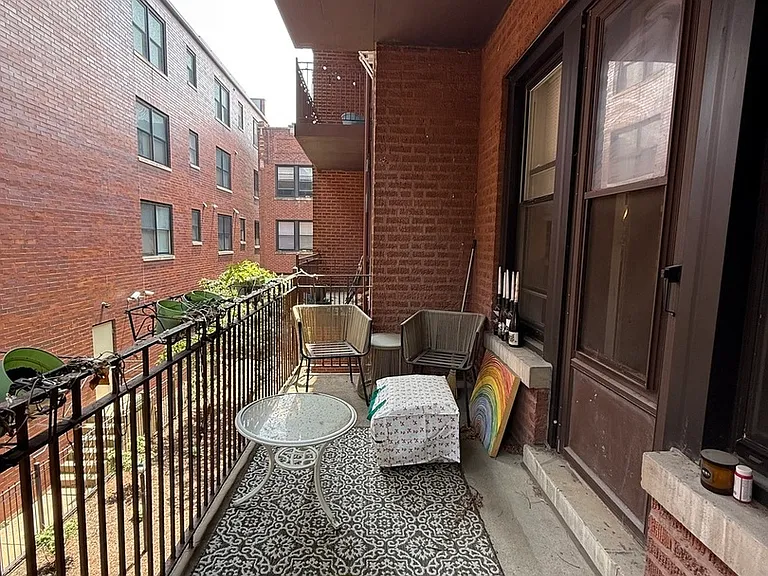 713 W Barry Ave #S2 — Photo 11