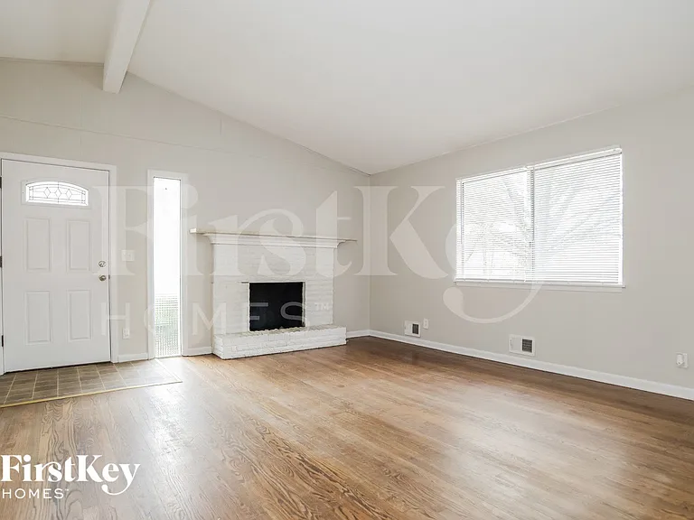 5106 S Grand Ave — Photo 3