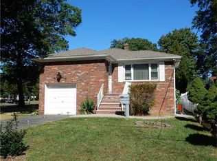 137 Maple St, Colonia, NJ 07067