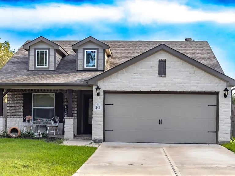 249 Crestview Dr — Photo 1