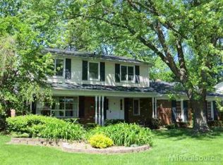 4353 Stonehenge Ct, Troy, MI 48098