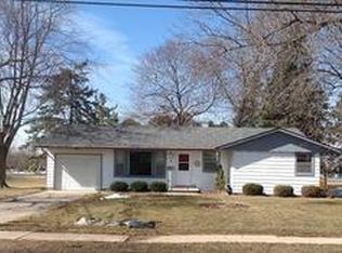 823 S Main St, Lake Mills, WI 53551