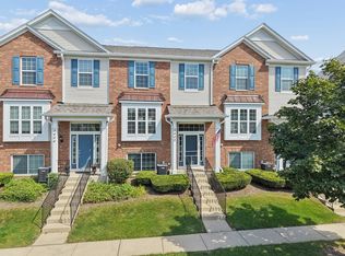 3402 Neubauer Cir, Lindenhurst, IL 60046