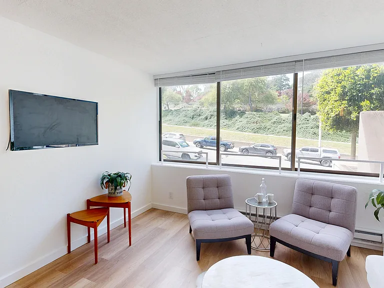 2055 Sacramento Street — Photo 16