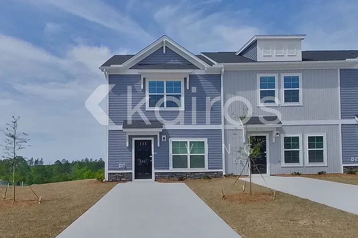 2401 Banyon Cir — Photo 1