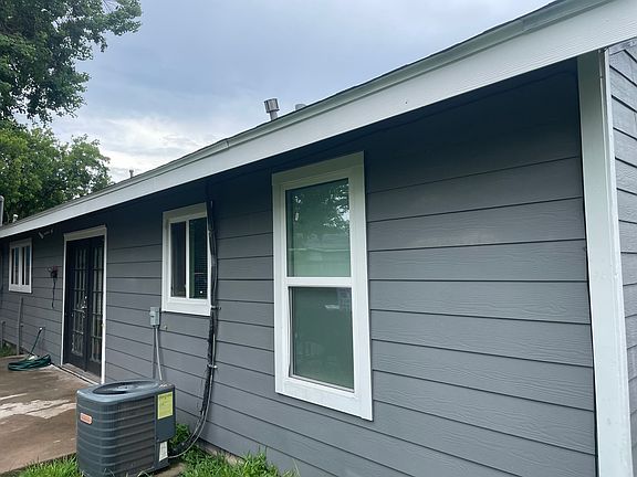 2nd image of 916 Stratford Ave