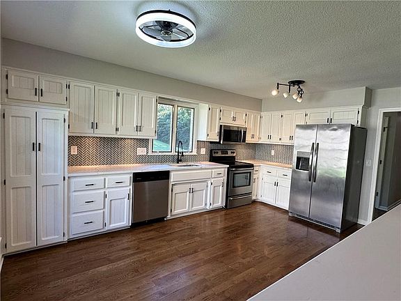 5th image of 1106 N Forest Ln