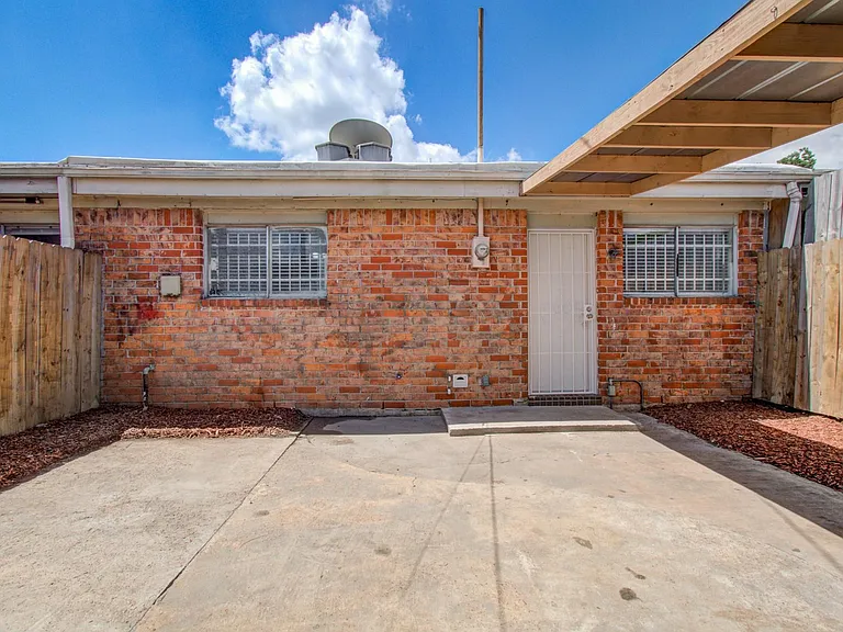 8820 Bissonnet St — Photo 37