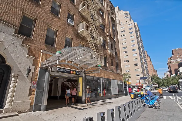 Rented by SERHANT. | media 56