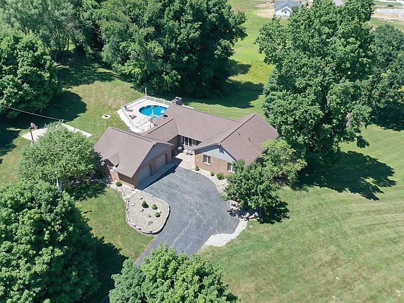 3rd image of 401 Echo Dr