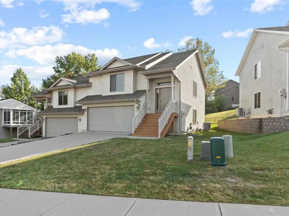 1452 Ozark Rdg, Coralville, IA 52241