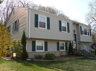 4 Saxon Rd, Bethel, CT 06801