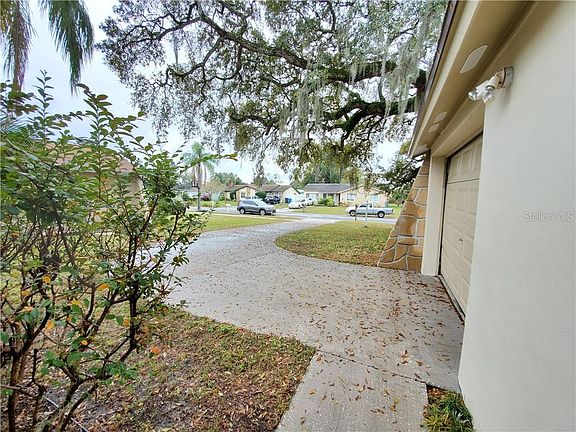 4th image of 8850 Oak Cir