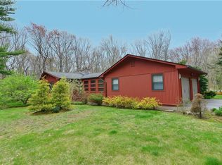 4 Colonial Rd, Scituate, RI 02857