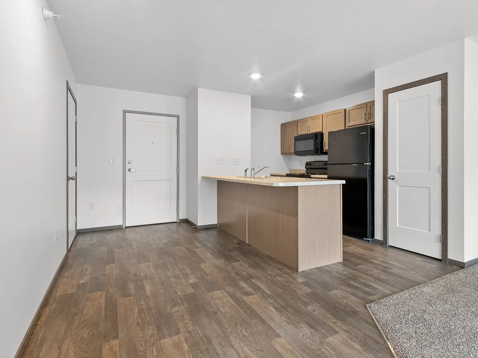 Split Rock Village Apartments & Townhomes — Photo 2