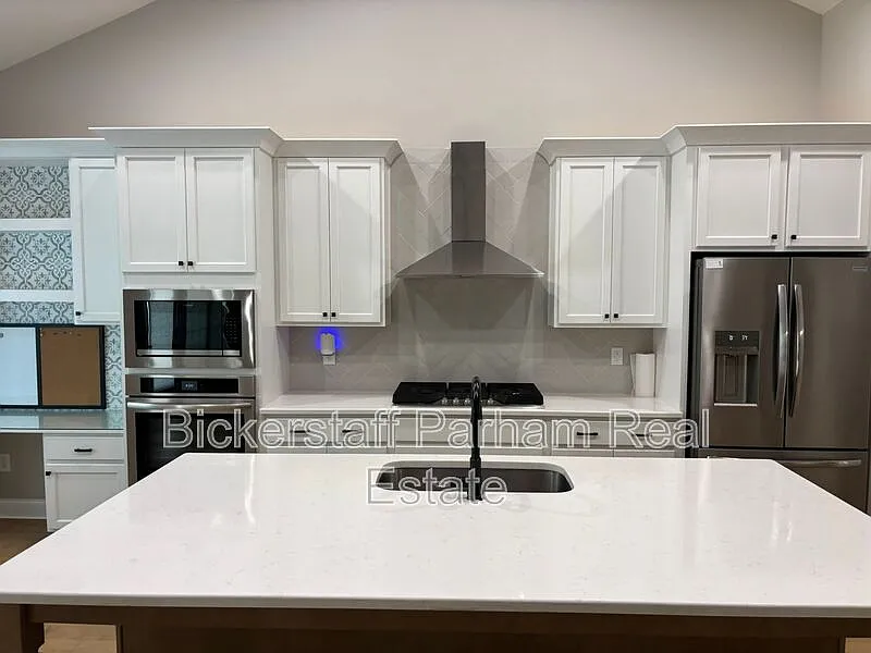 4 bed, 3.0 bath, 2308 sqft, $2,795 — Photo 3