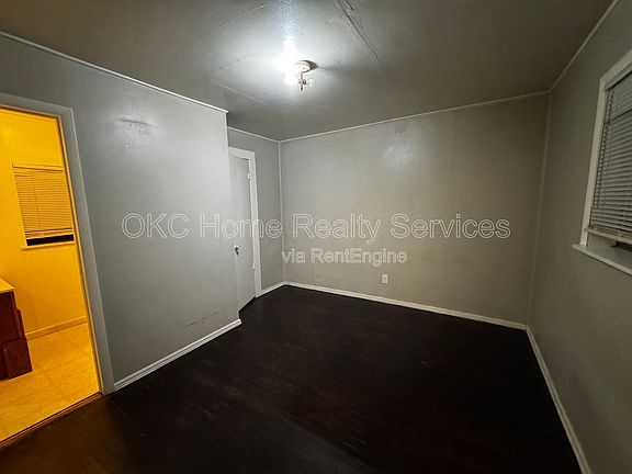 3rd image of 115 SW 23rd St