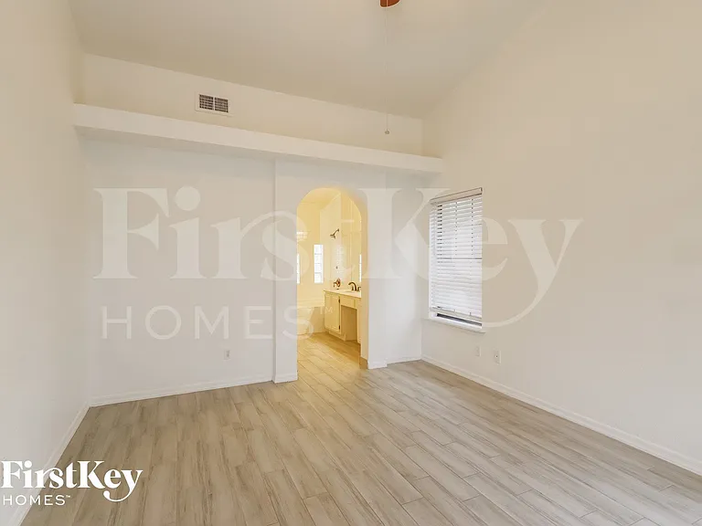 1622 E Villa Theresa Dr — Photo 8