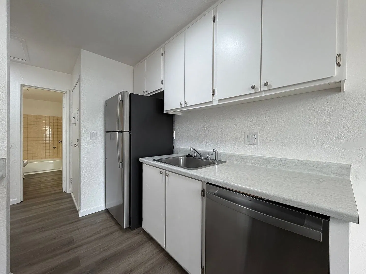 1 Bedroom 1 Bath Peckham Gardens Apartment - Reno — Photo 2